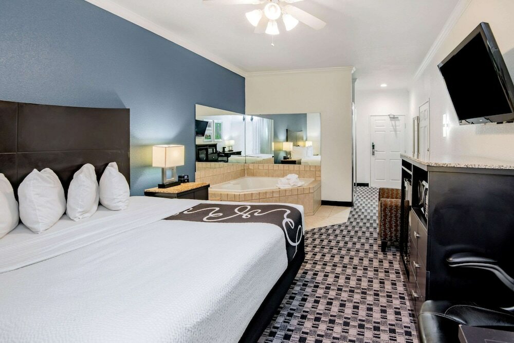 Фото La Quinta Inn & Suites by Wyndham Dalhart