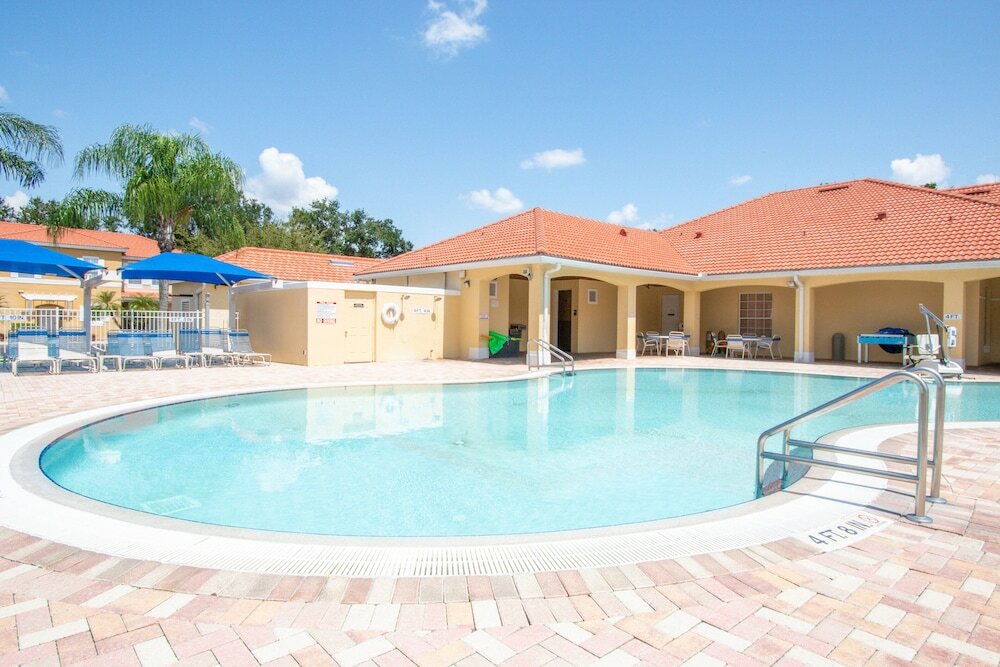 Фото Berkley Lake Townhomes