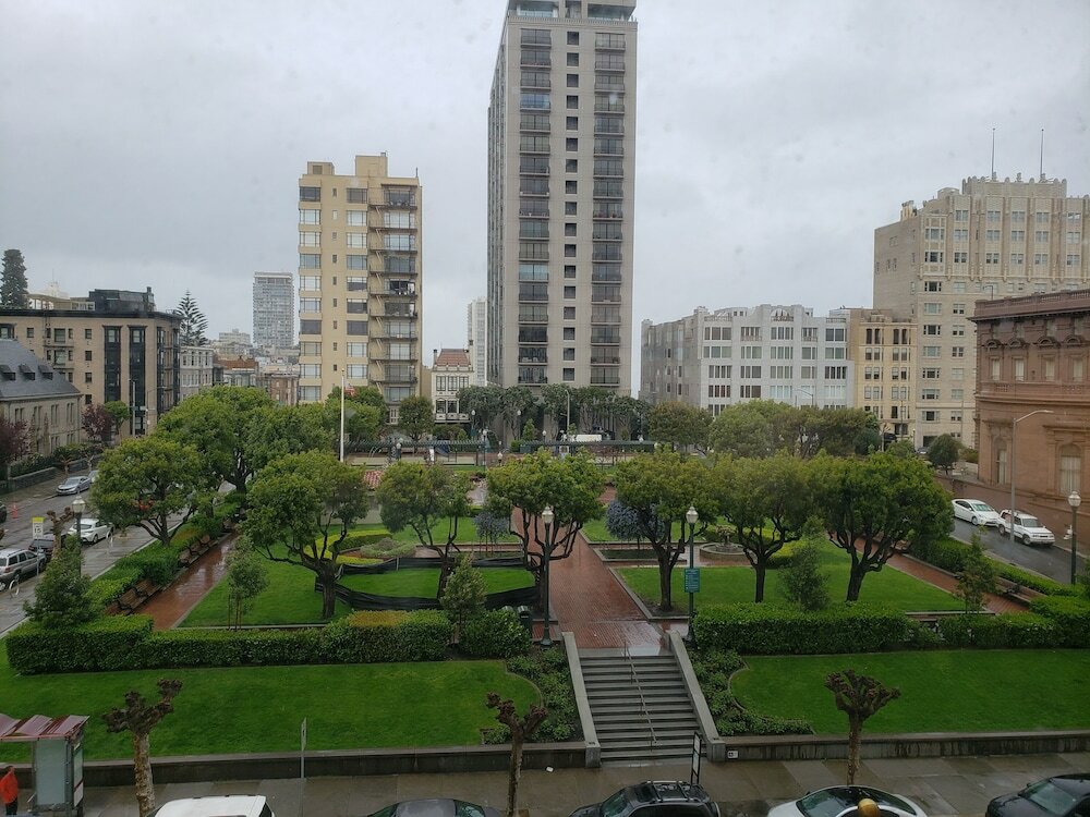 Фото Huntington Hotel