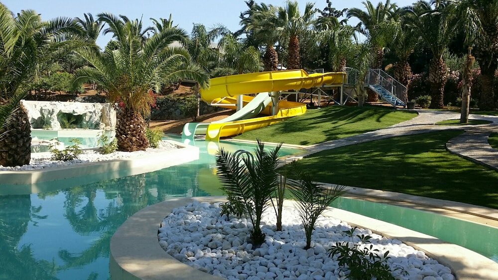 Фото Out Of The Blue Resort & SPA