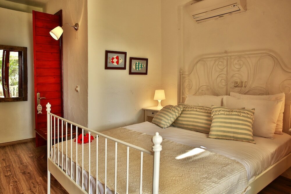 Фото Nautical Hotel