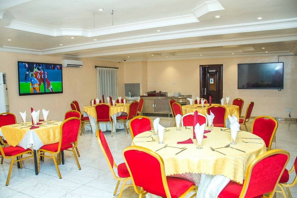 Фото Royal Crest Hotel & Suites