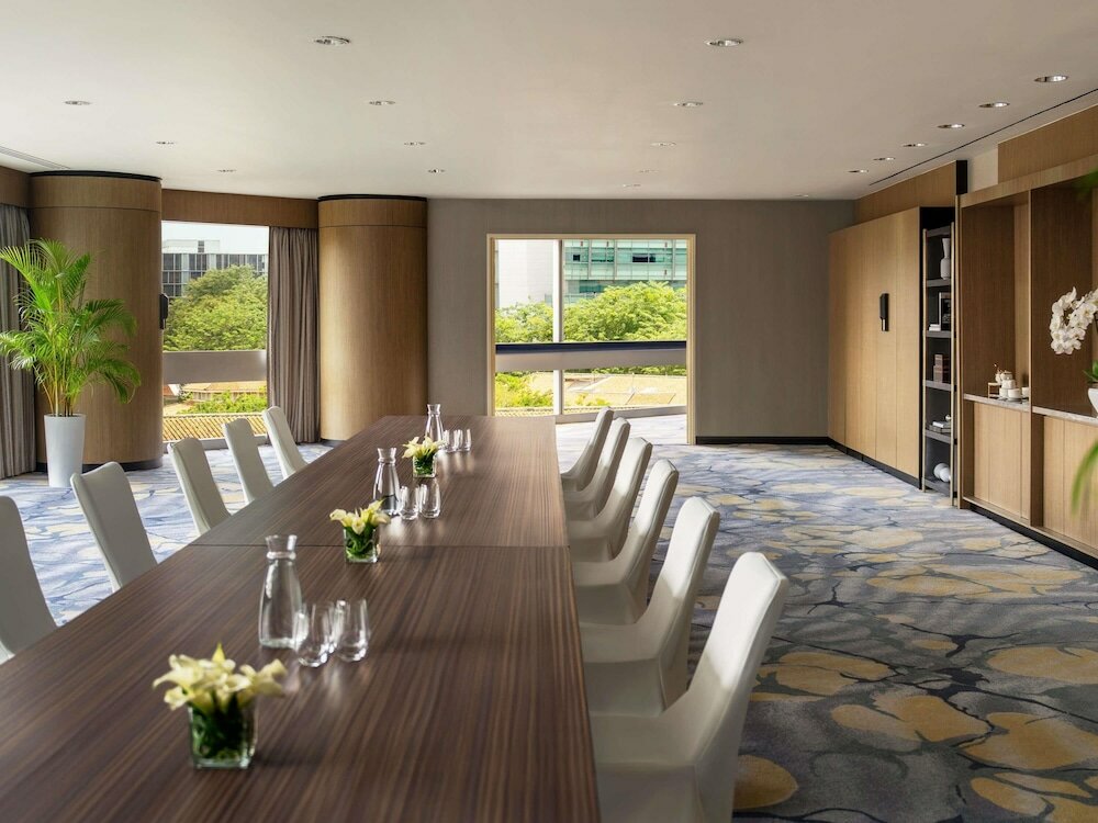 Фото Swissotel The Stamford, Singapore