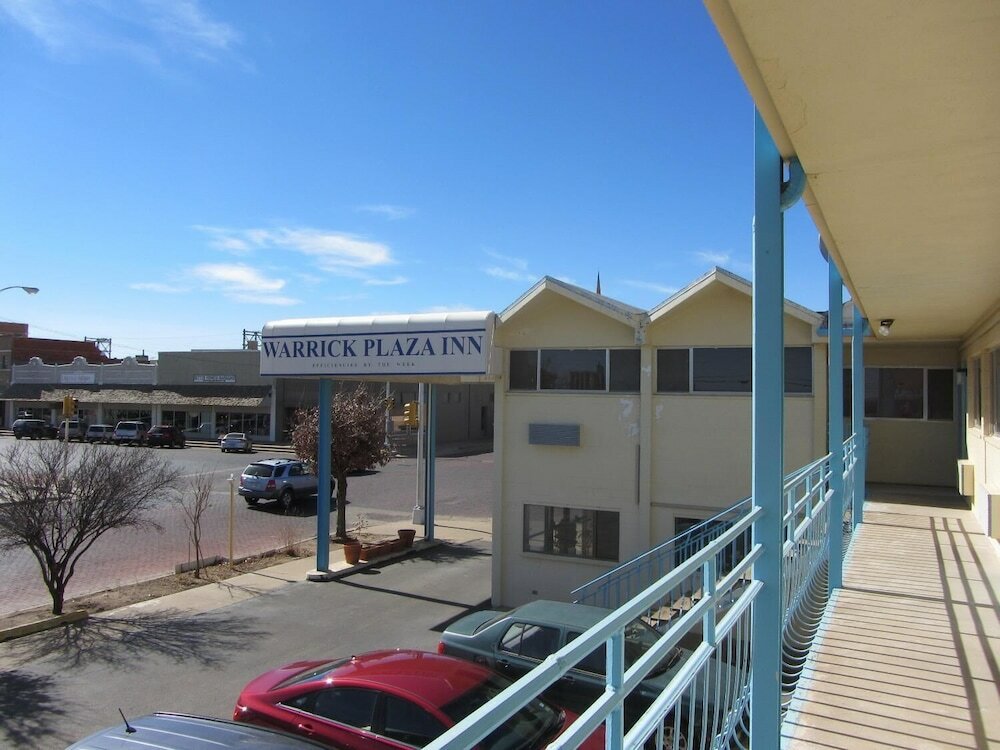 Фото Warrick Plaza Inn