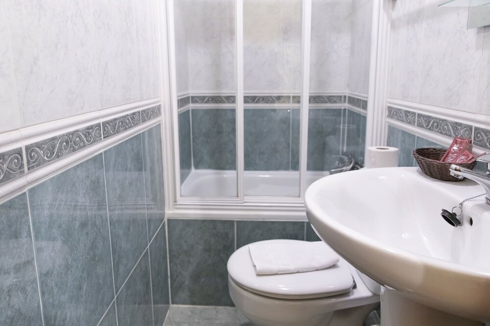 Фото Hostal Tokio