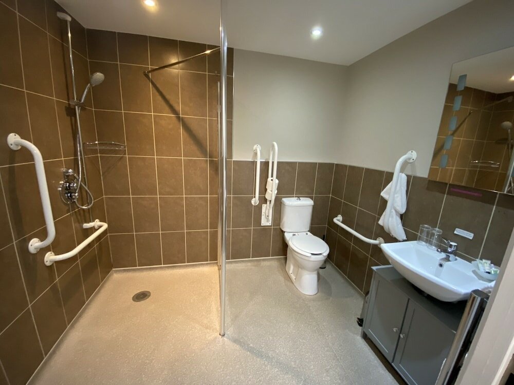 Фото The Three Horseshoes Hotel