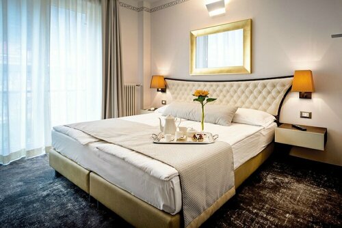 Внешний вид отеля Hotel Corona в Тирано, фото 2