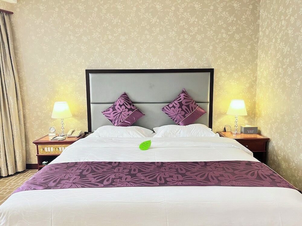 Фото Century Plaza Hotel