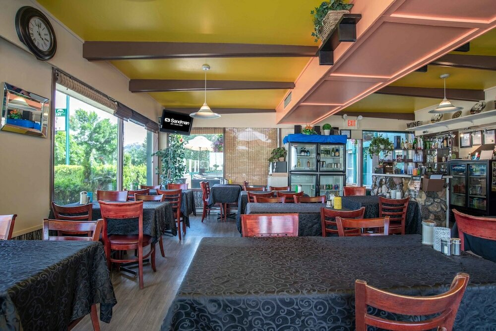 Фото Sandman Inn Cache Creek