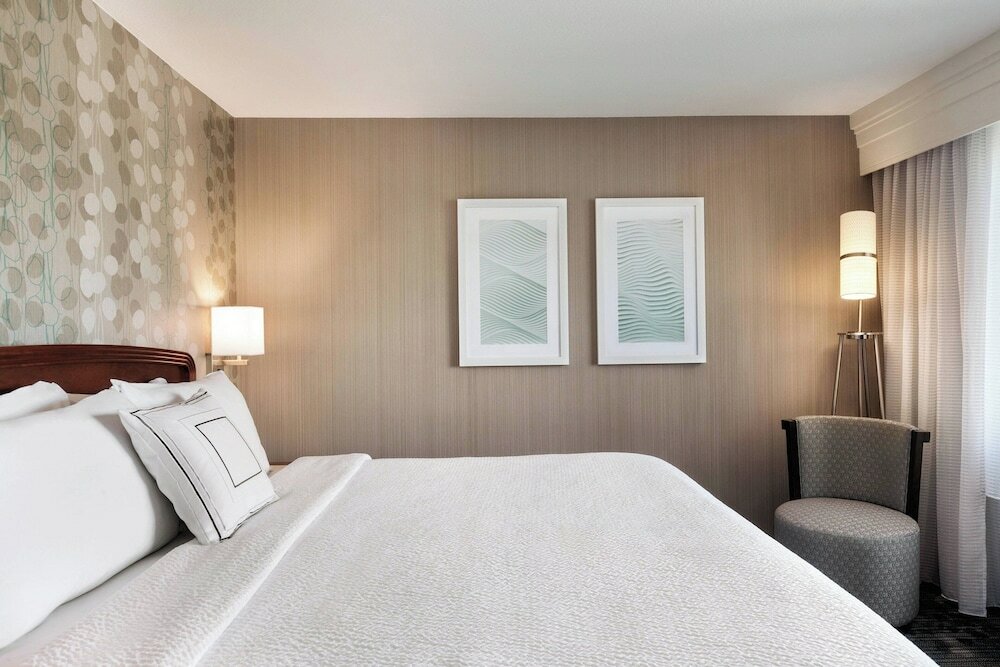 Фото Courtyard by Marriott Salinas Monterey