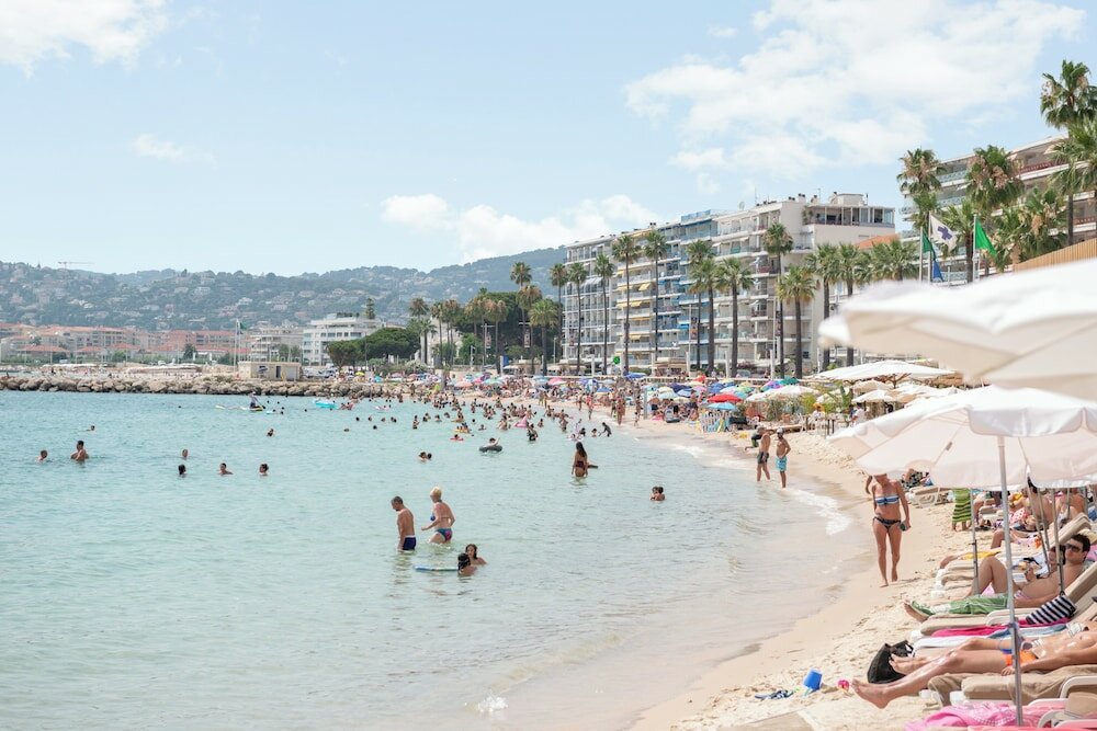 Фото The Originals Boutique, Hôtel Les Strélitzias, Antibes