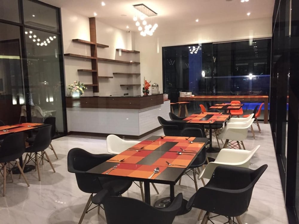 Фото Orchid Riverview Hotel