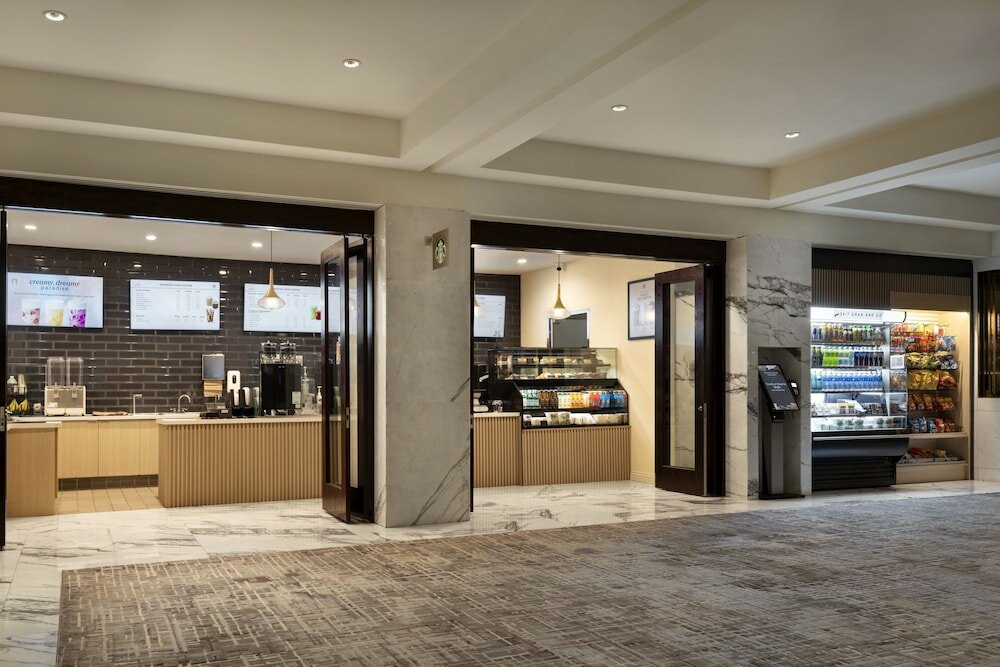 Фото Sheraton Universal Hotel
