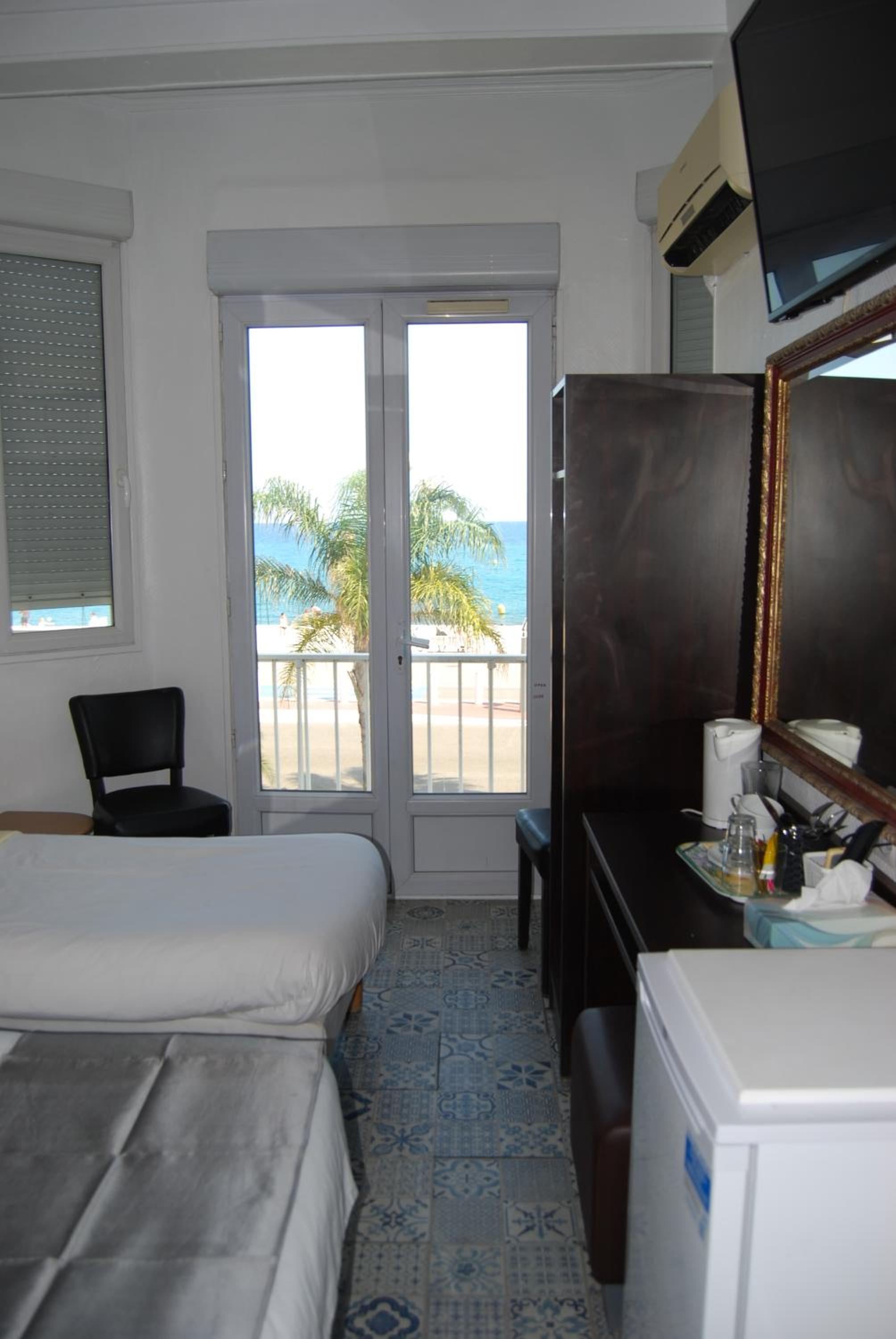 Фото Hôtel Azur