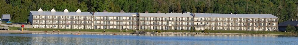 Фото Bavarian Haus Lakefront Inn