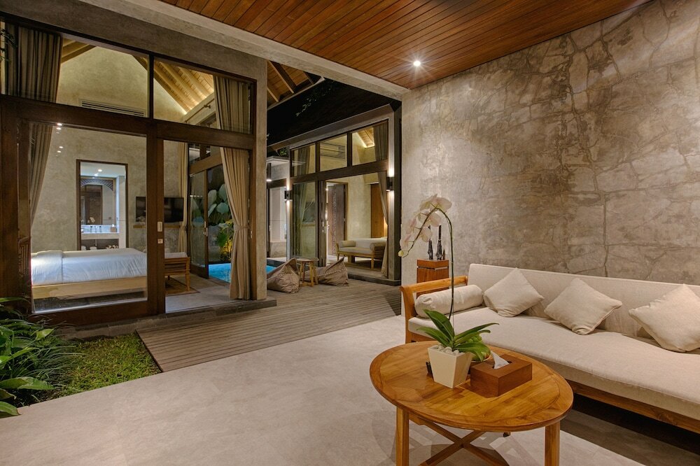 Фото Taman Dharmawangsa Suites