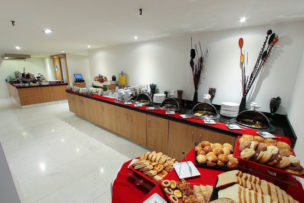 Фото Fiesta Inn Naucalpan