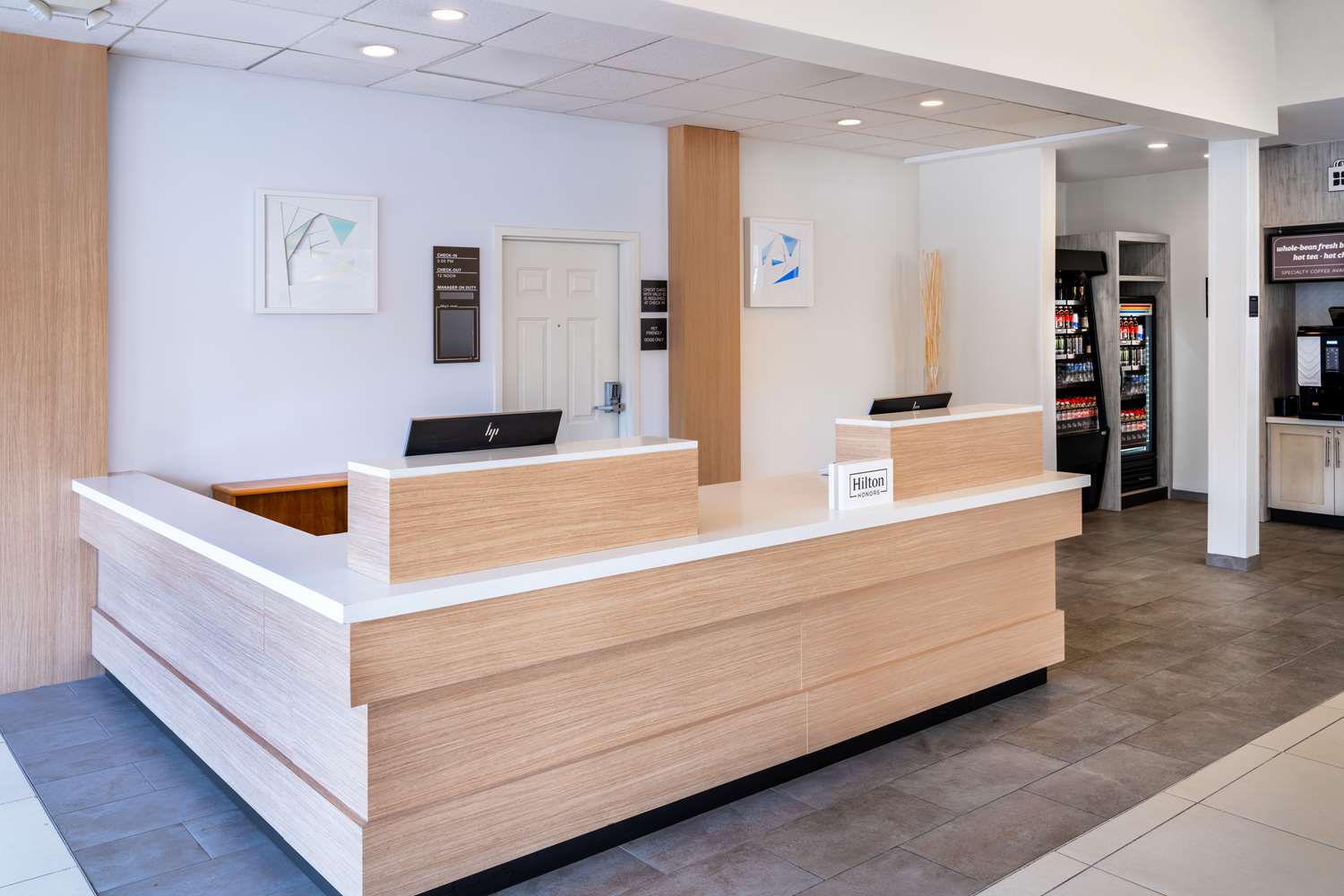 Фото Hilton Garden Inn Bakersfield