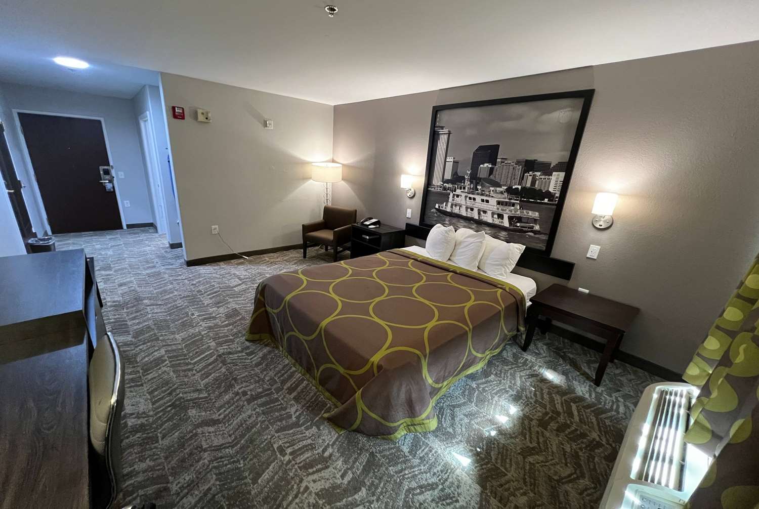 Фото Super 8 by Wyndham Lake Charles/Sulphur