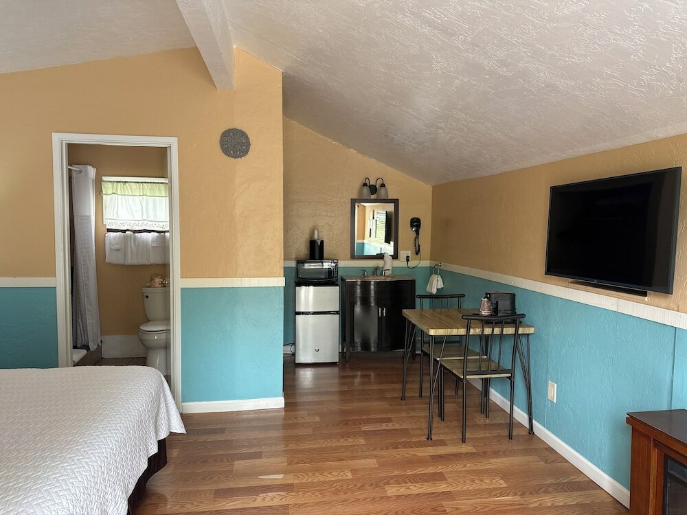 Фото Carmel Resort Inn