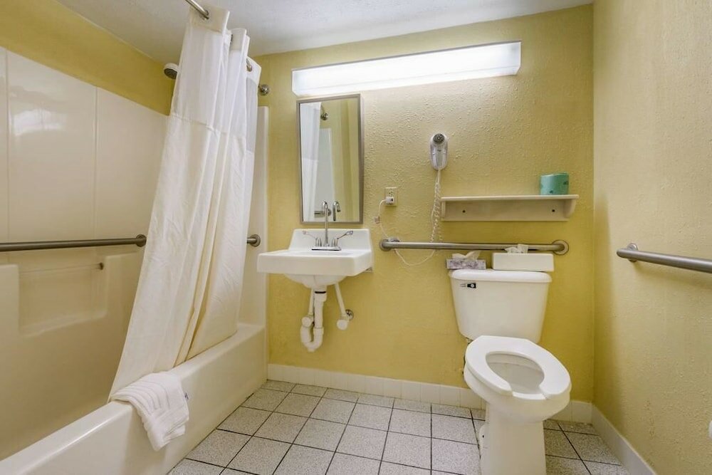 Фото Days Inn & Suites by Wyndham Lebanon Pa