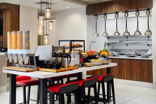 Внешний вид отеля Hilton Garden Inn Schaumburg в Шаумбурге, фото 4