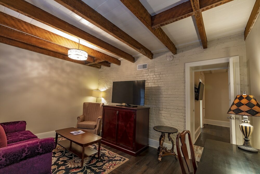 Фото Dauphine Orleans Hotel
