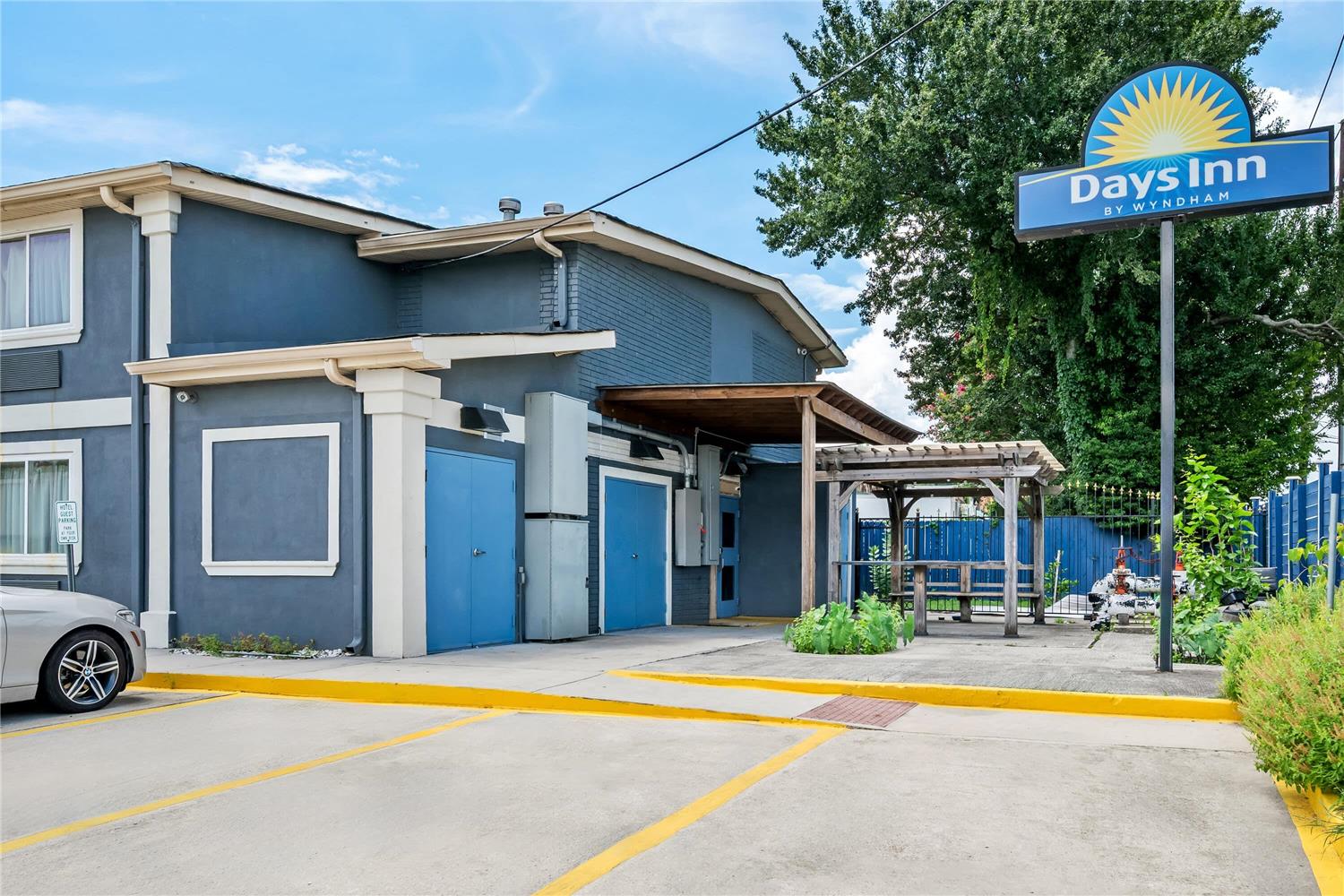 Фото Days Inn by Wyndham New Orleans Pontchartrain