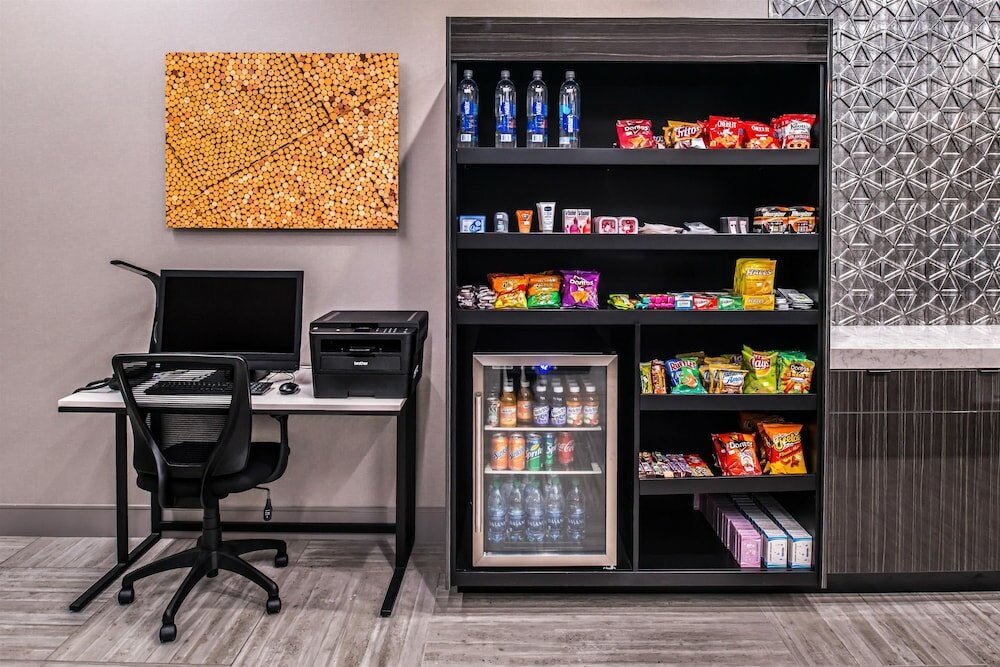 Фото Best Western Plus Temecula Wine Country Hotel &Suites