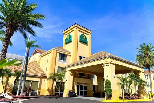 Гостиница La Quinta Inn & Suites by Wyndham Orlando Universal area в Окои