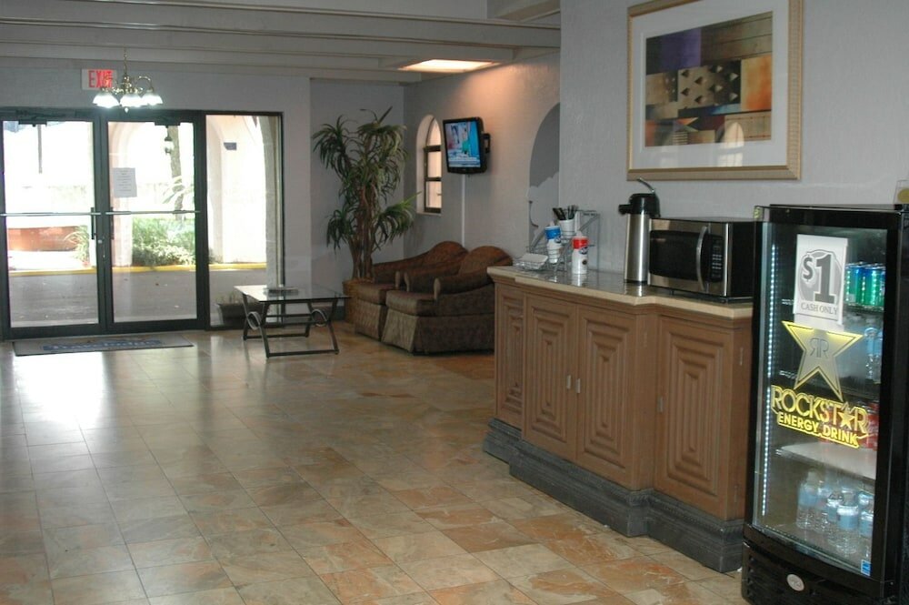 Фото Studio 6 Tallahassee, Fl – North Monroe