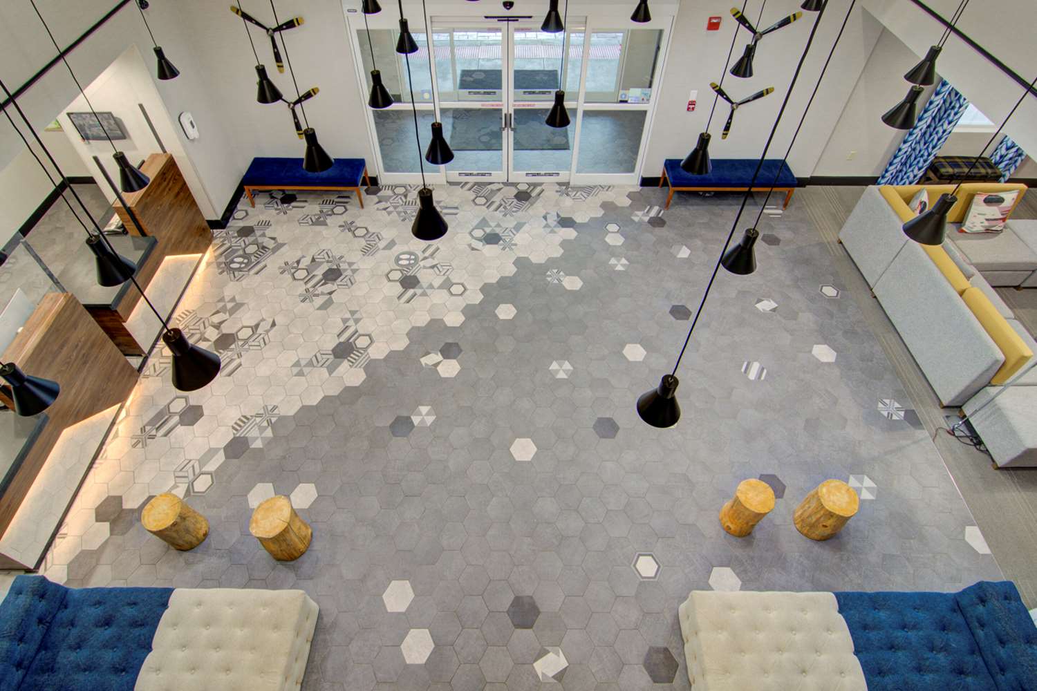 Фото Comfort Suites Airport