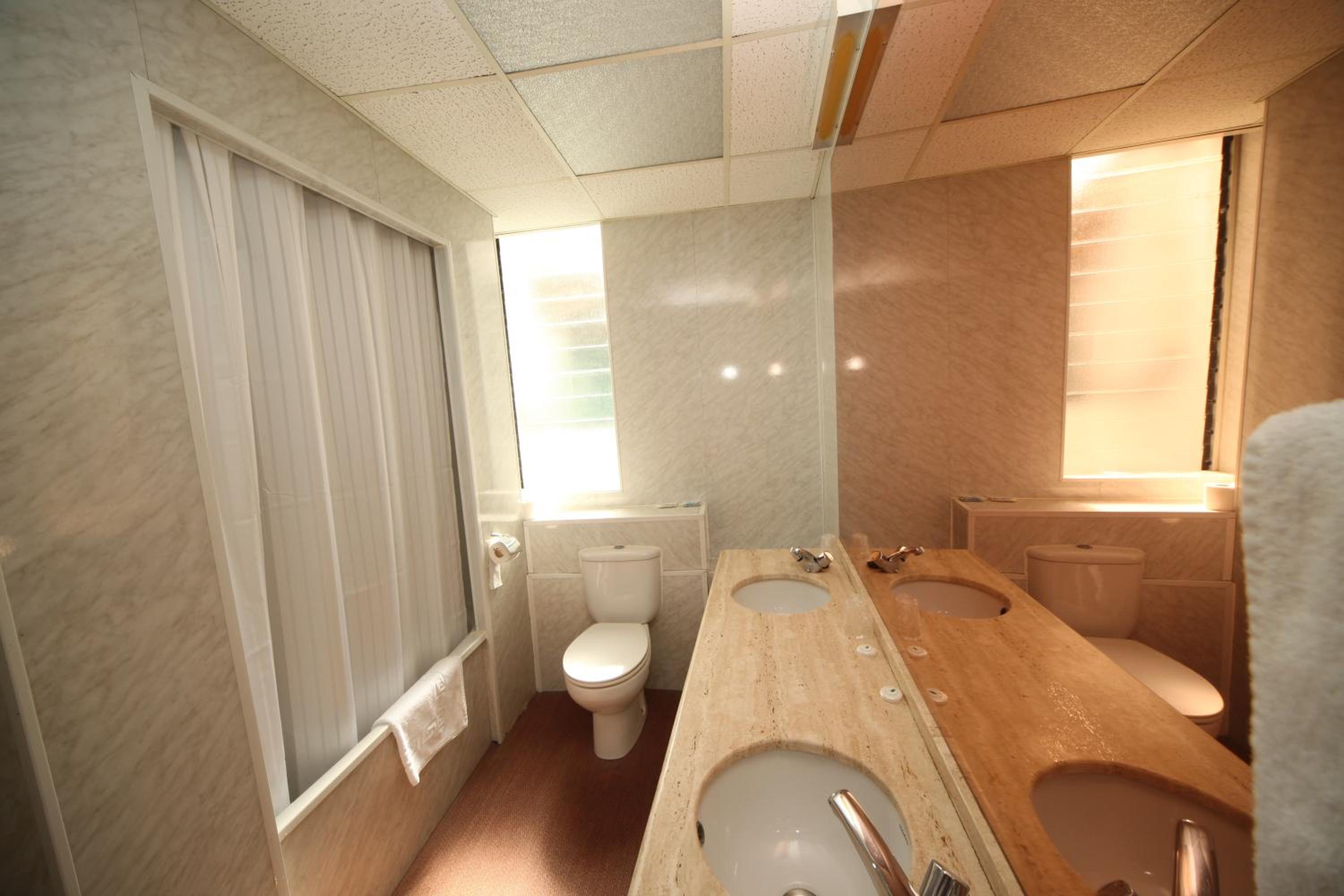 Фото Bristol Hotel