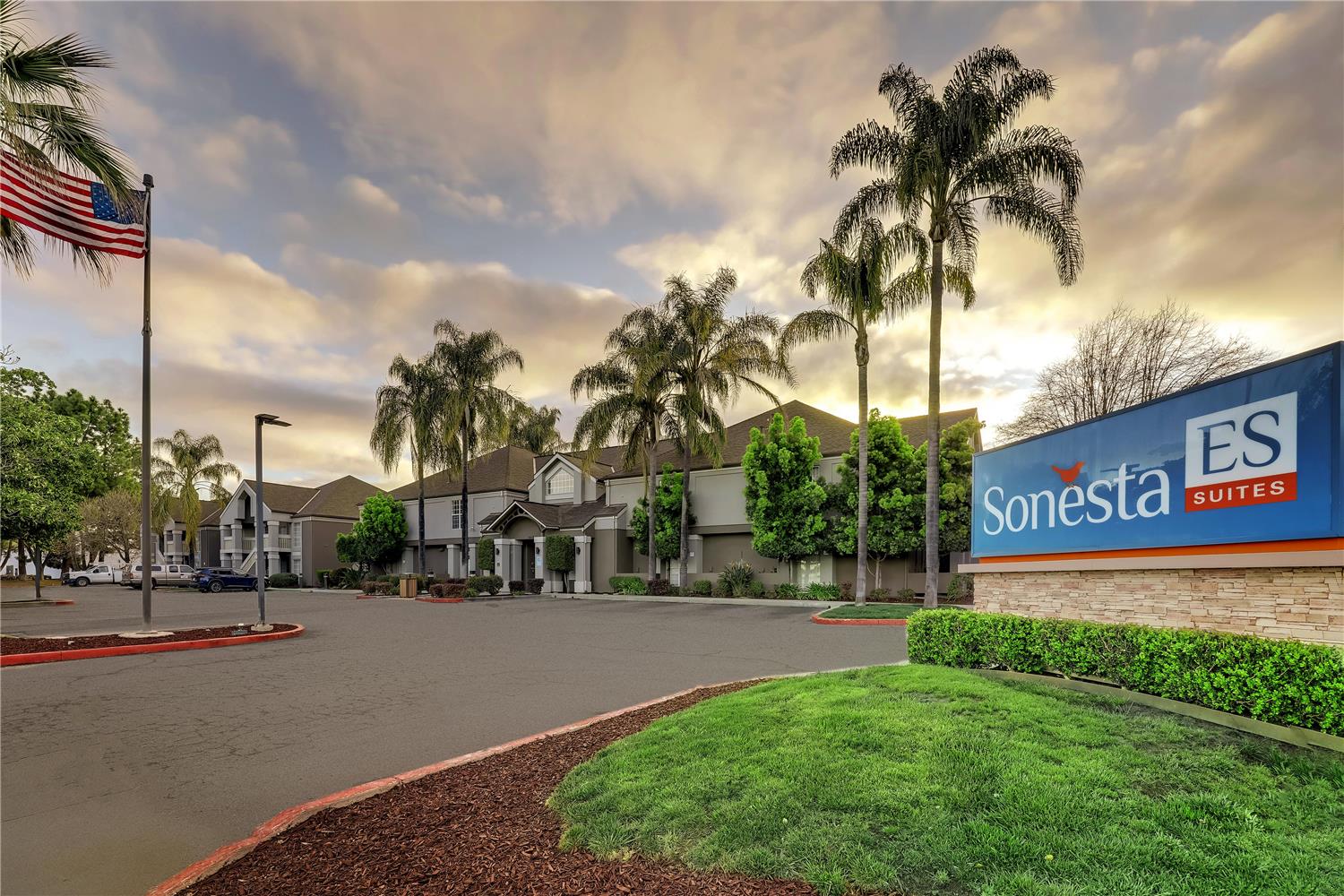 Фото Sonesta Es Suites San Jose Airport