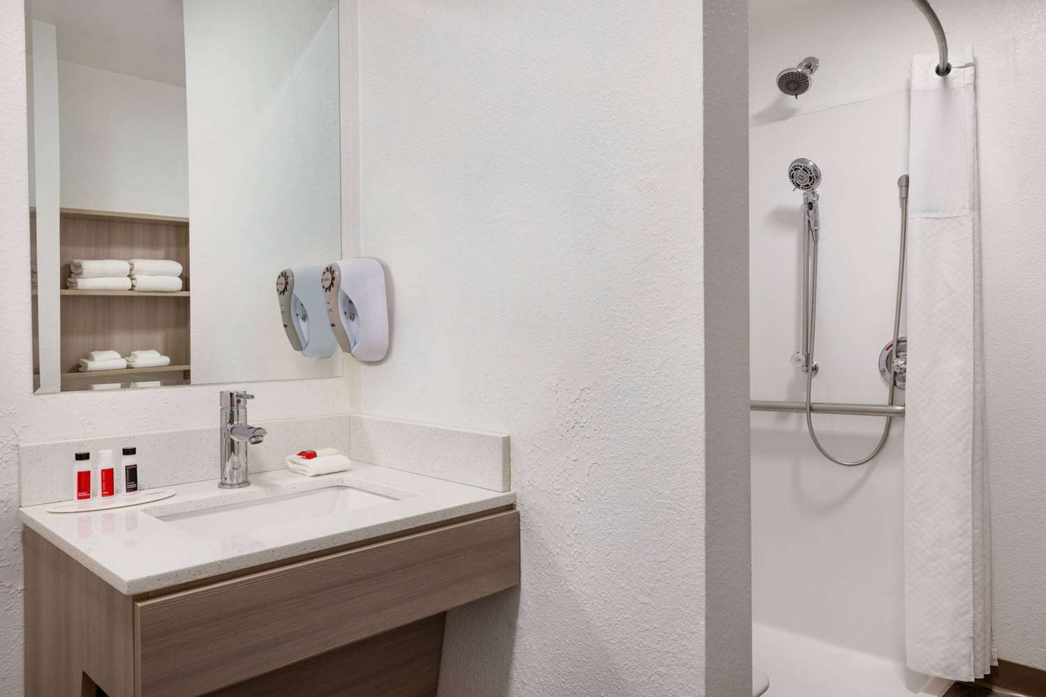 Фото Microtel Inn & Suites by Wyndham Raleigh