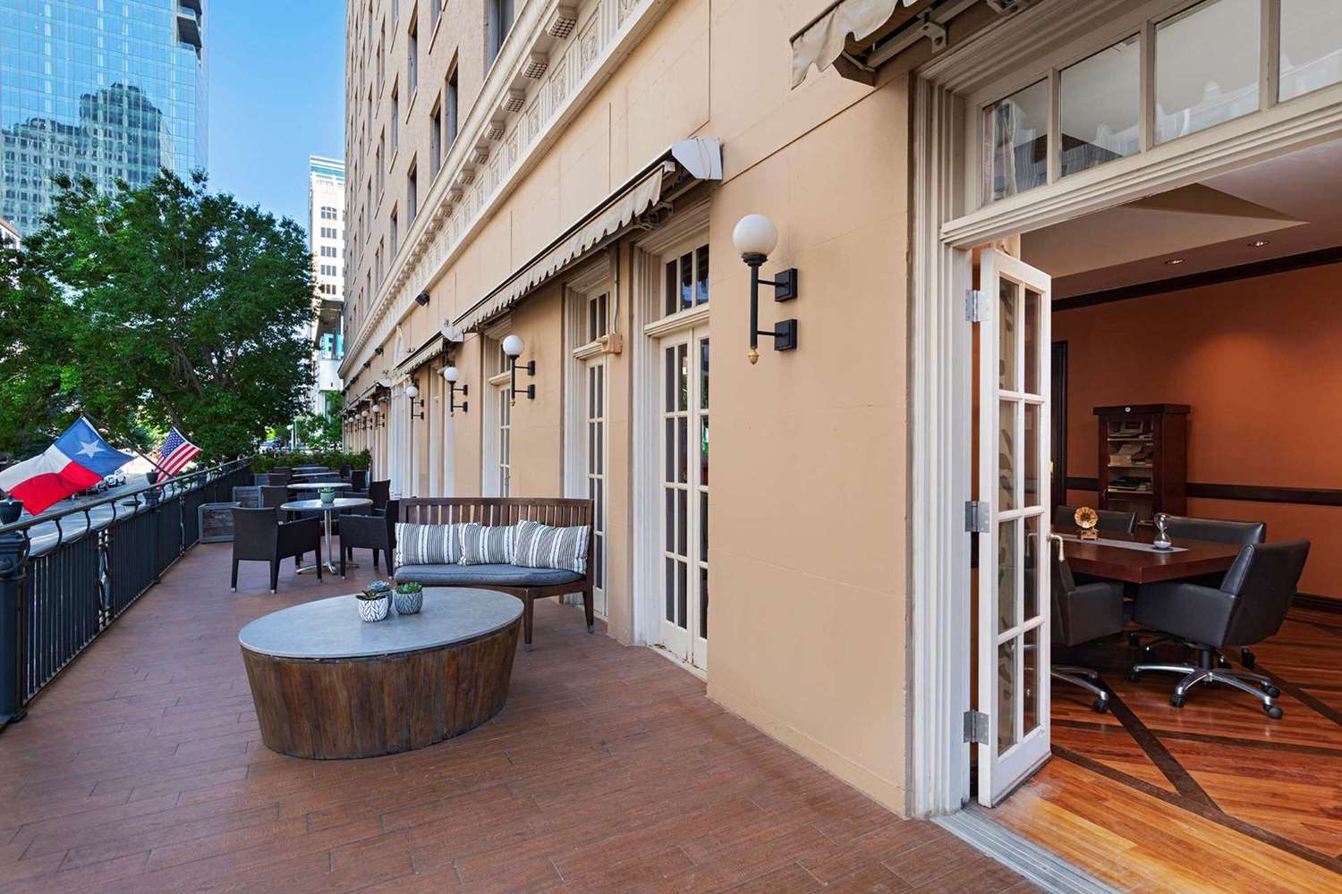 Фото The Stephen F Austin Royal Sonesta Hotel