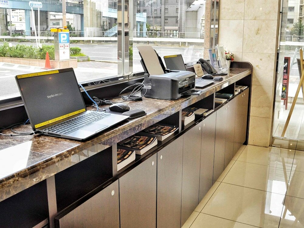 Фото Toyoko Inn Osaka Kadomashi Ekimae