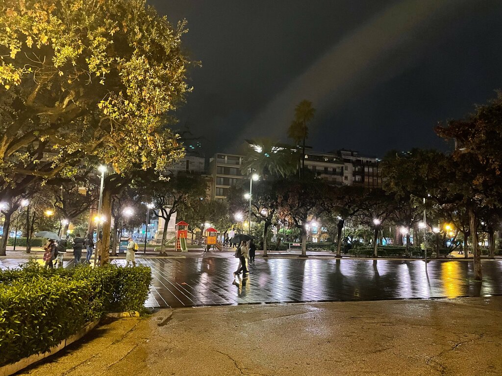Park Piazza Umberto l, Bari, photo