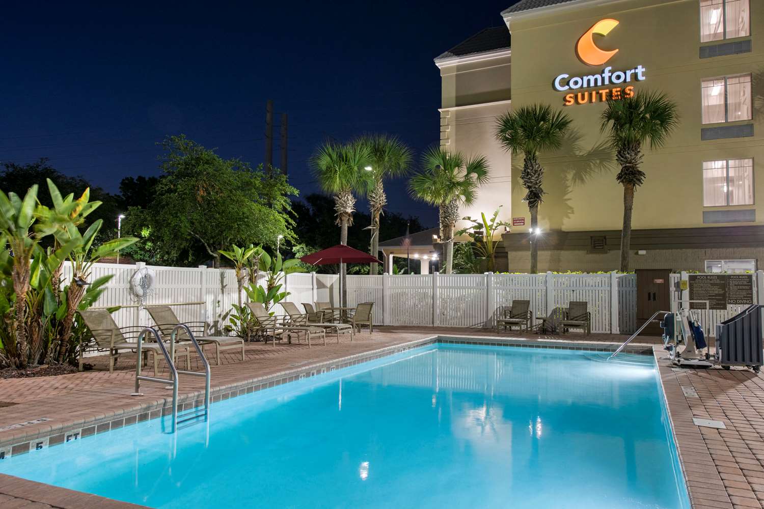 Фото Comfort Suites Near Universal Orlando Resort