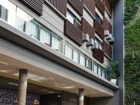 Фото Апартаменты The Fives Downtown Hotel & Residences, Curio Collection by Hilton