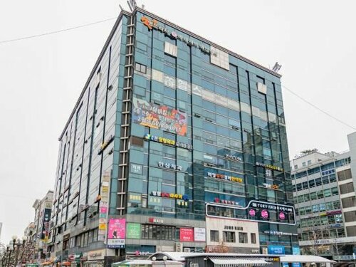Гостиница Hwajung hotel jun в Кояне