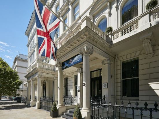 Фото The Queen’s Gate Hotel
