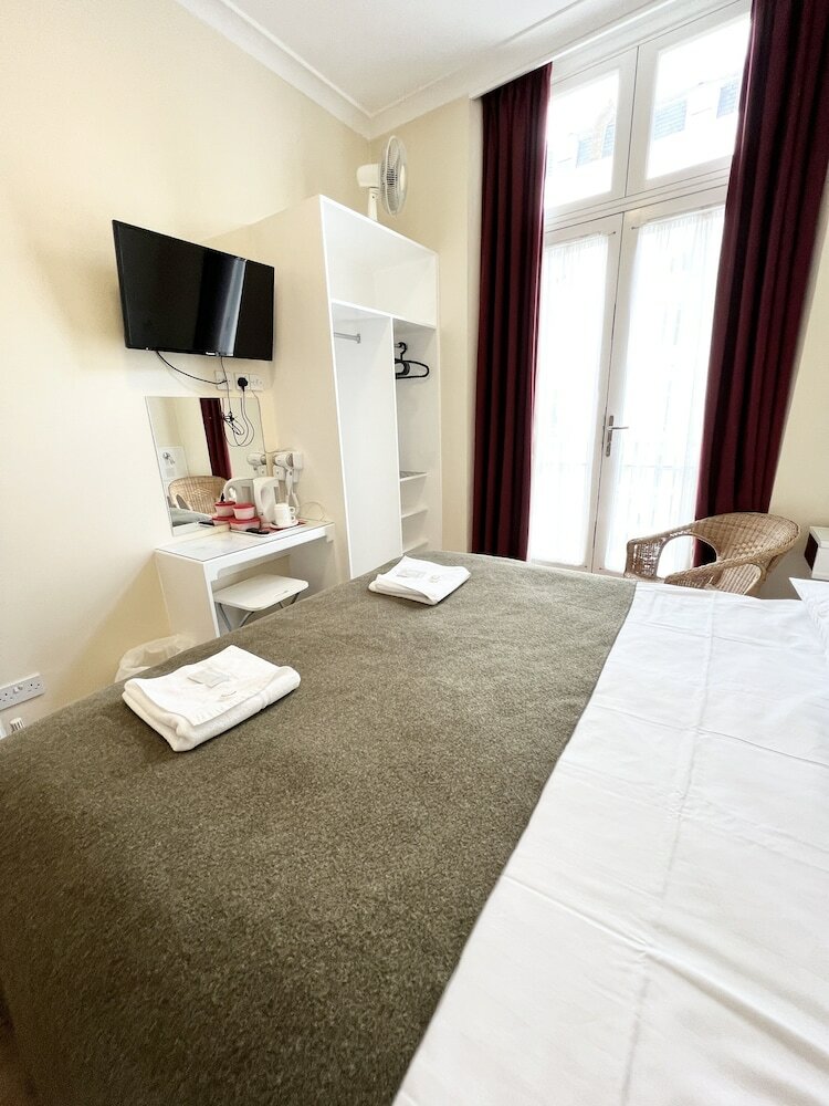 Фото Melbourne House Hotel