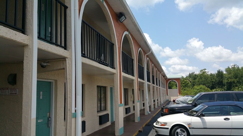 Фото Shining Light Inn & Suites