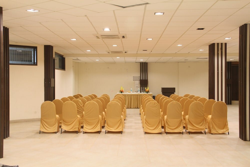 Фото The Manor Hotel