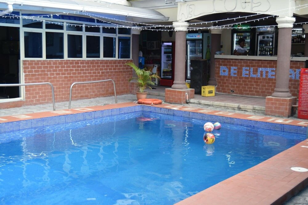 Фото De'elites Pool Bar & Inn