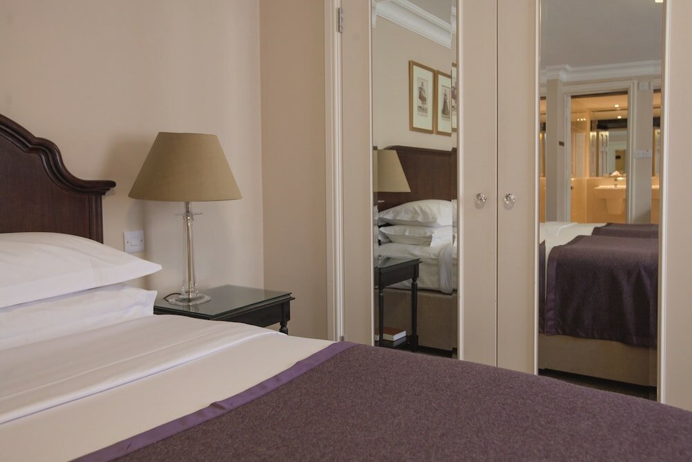 Фото Macdonald Bear Hotel