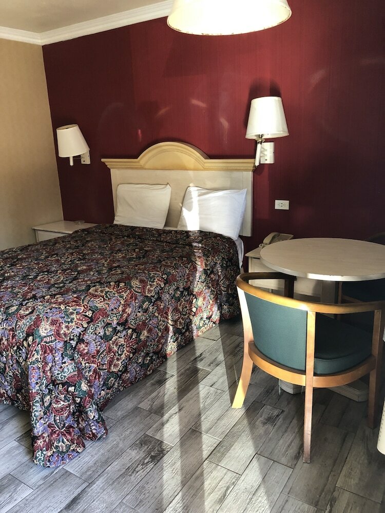 Фото Travelers Inn