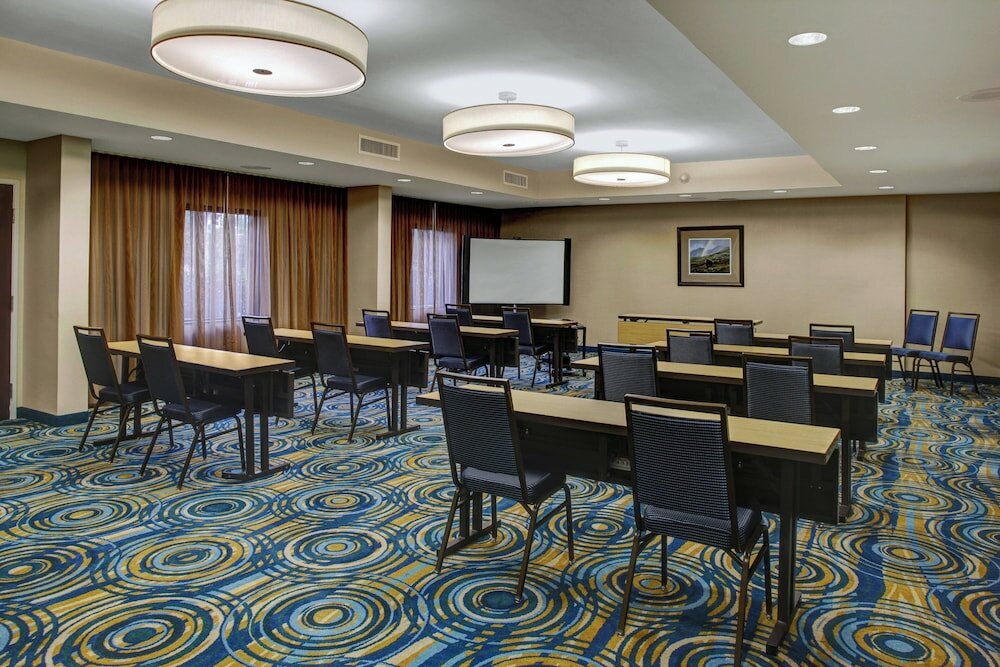 Фото Courtyard by Marriott New Bern