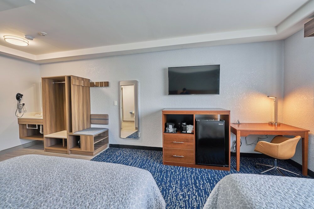 Фото Hyannis Plaza Hotel